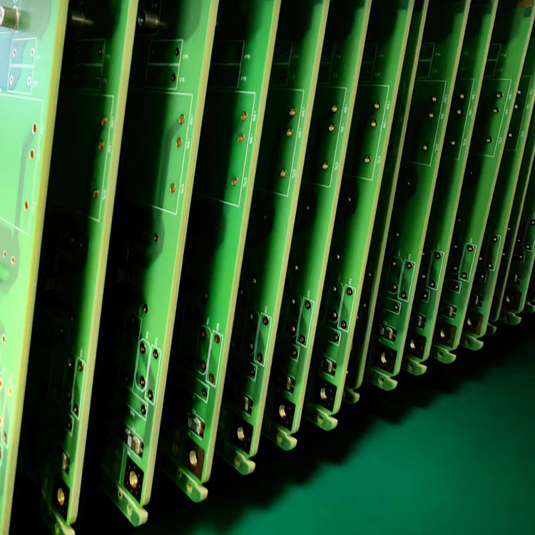 Kuinka Rogers PCB tarjoaa korkeataajuista suorituskykyä nykyaikaisessa elektroniikassa?